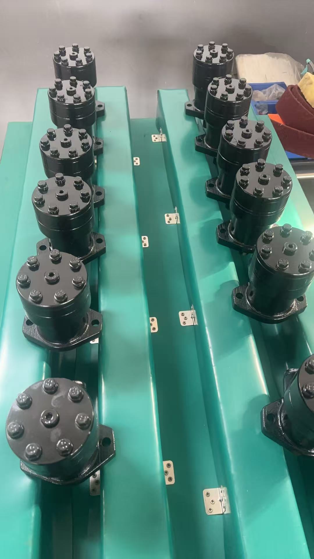 Como construir uma linha de defesa de qualidade sólida para motores hidráulicos? Veja nossa produção refinada